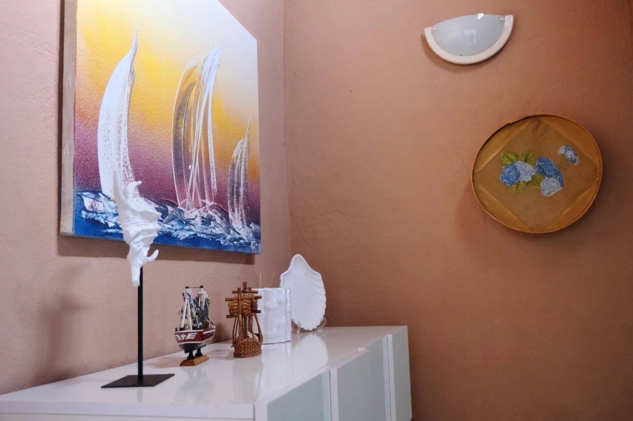 Magnolia - Casa Com Dois Quartos Junto Ao Mar - Renovada Em 2023 모스테이루스 외부 사진